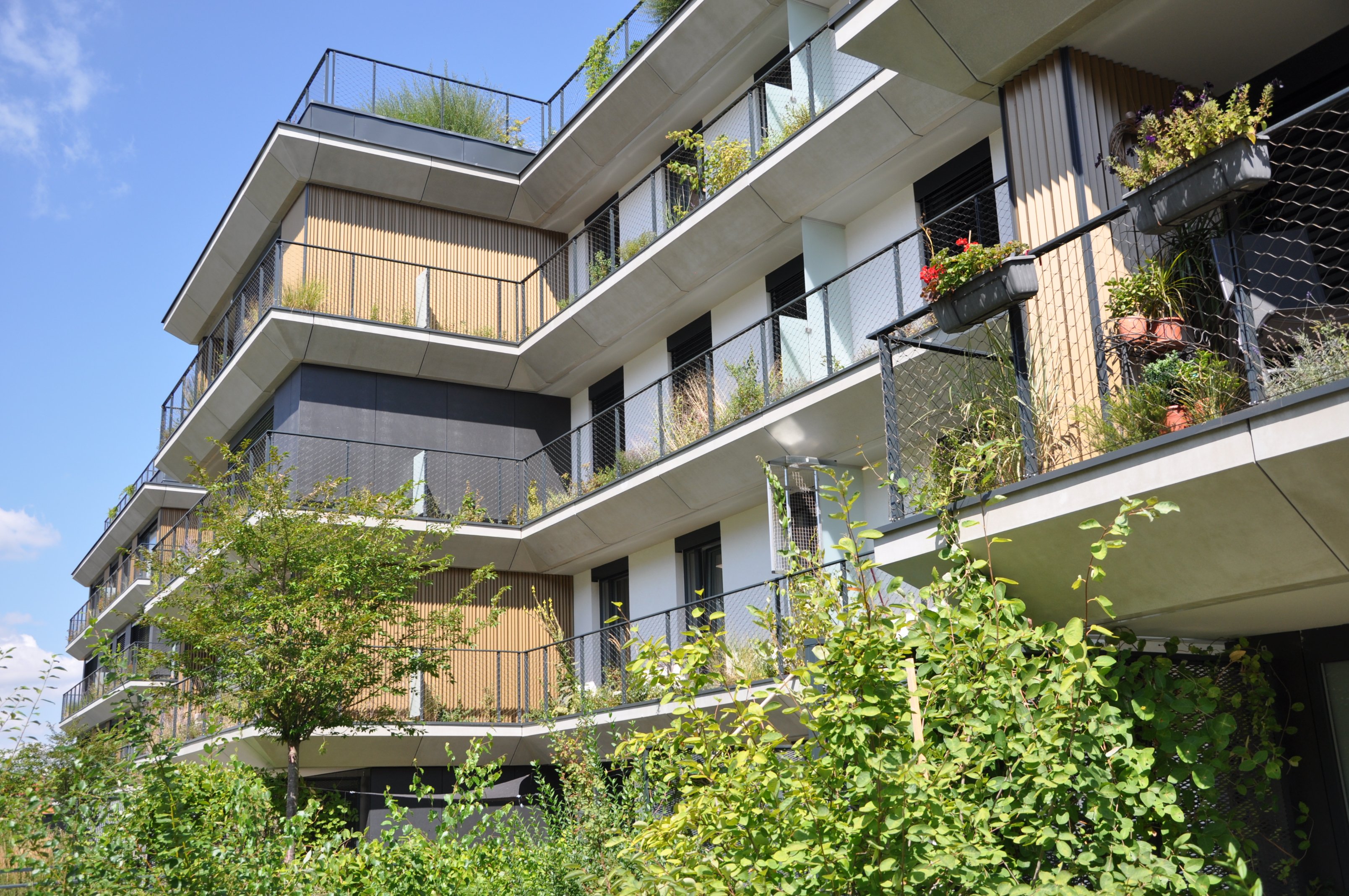 Balkony s provětrávanou fasádou