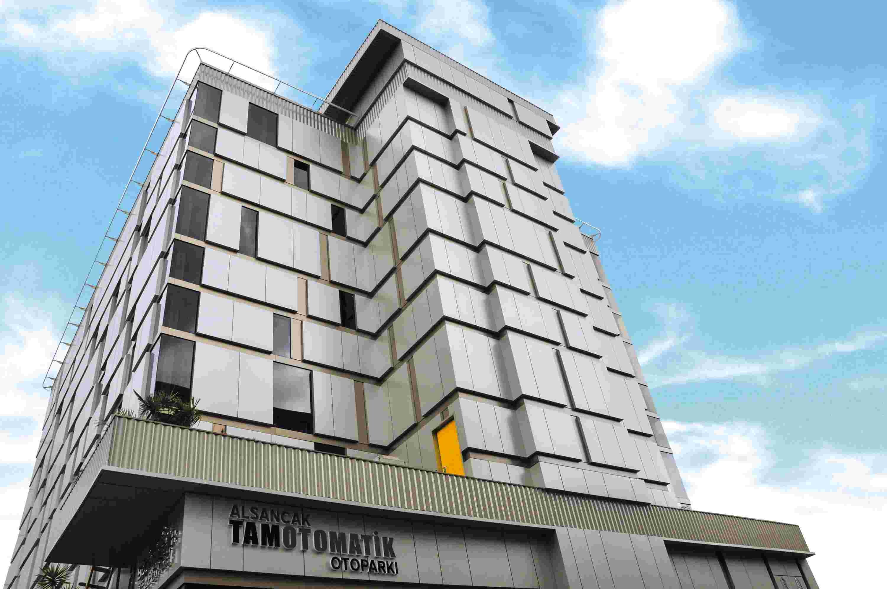 Hliníkové kompozitní panely na budově ALSANCAK